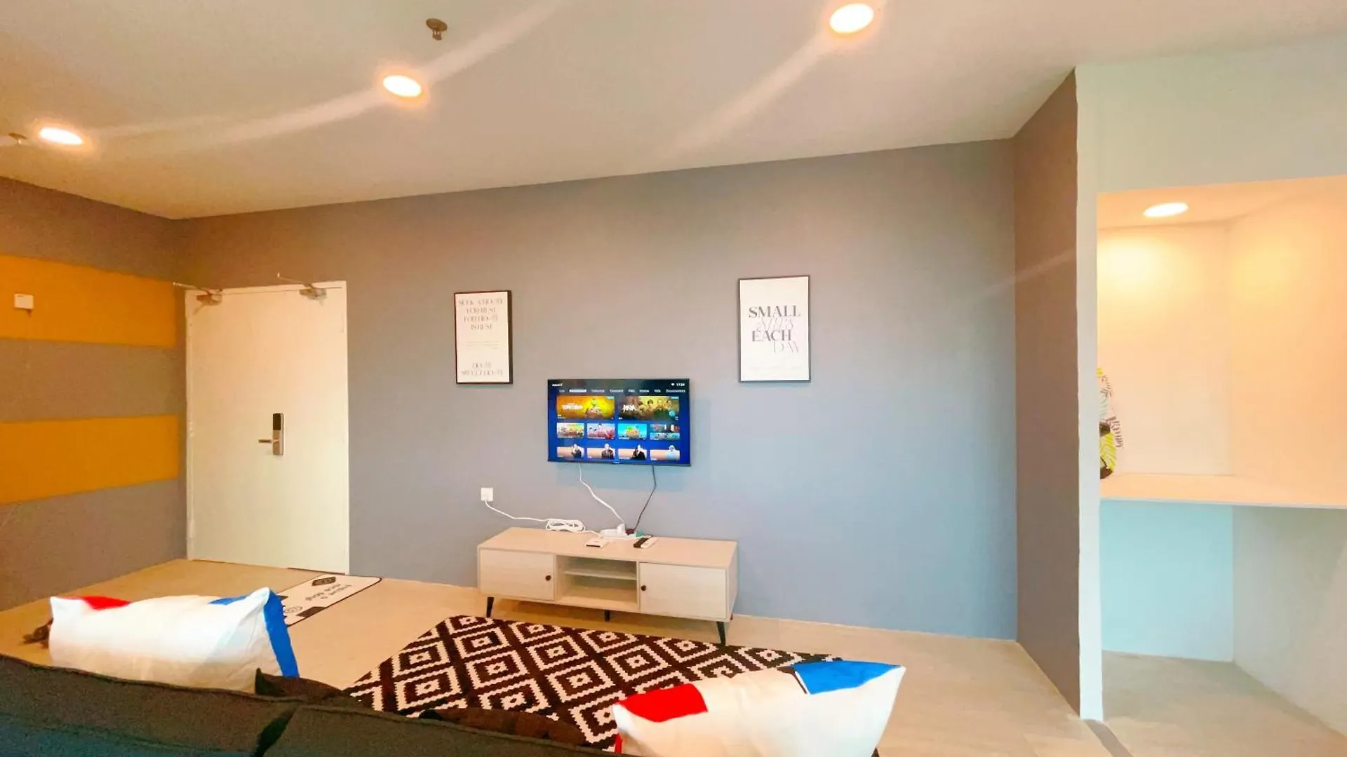 Monic Staycation #Puteri Square Studio Suites Inn Near Mid Valley Mall Johor Bahru Apartment